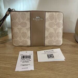 NEW WITH TAGS Coach Tan and Cream Wristlet